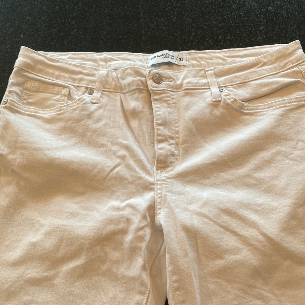 Just Black Denim White Jean size: 32